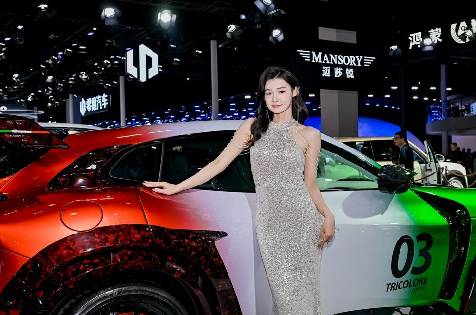 全球3台 迈莎锐Pugnator Tricolore登陆北京车展 售价1888万