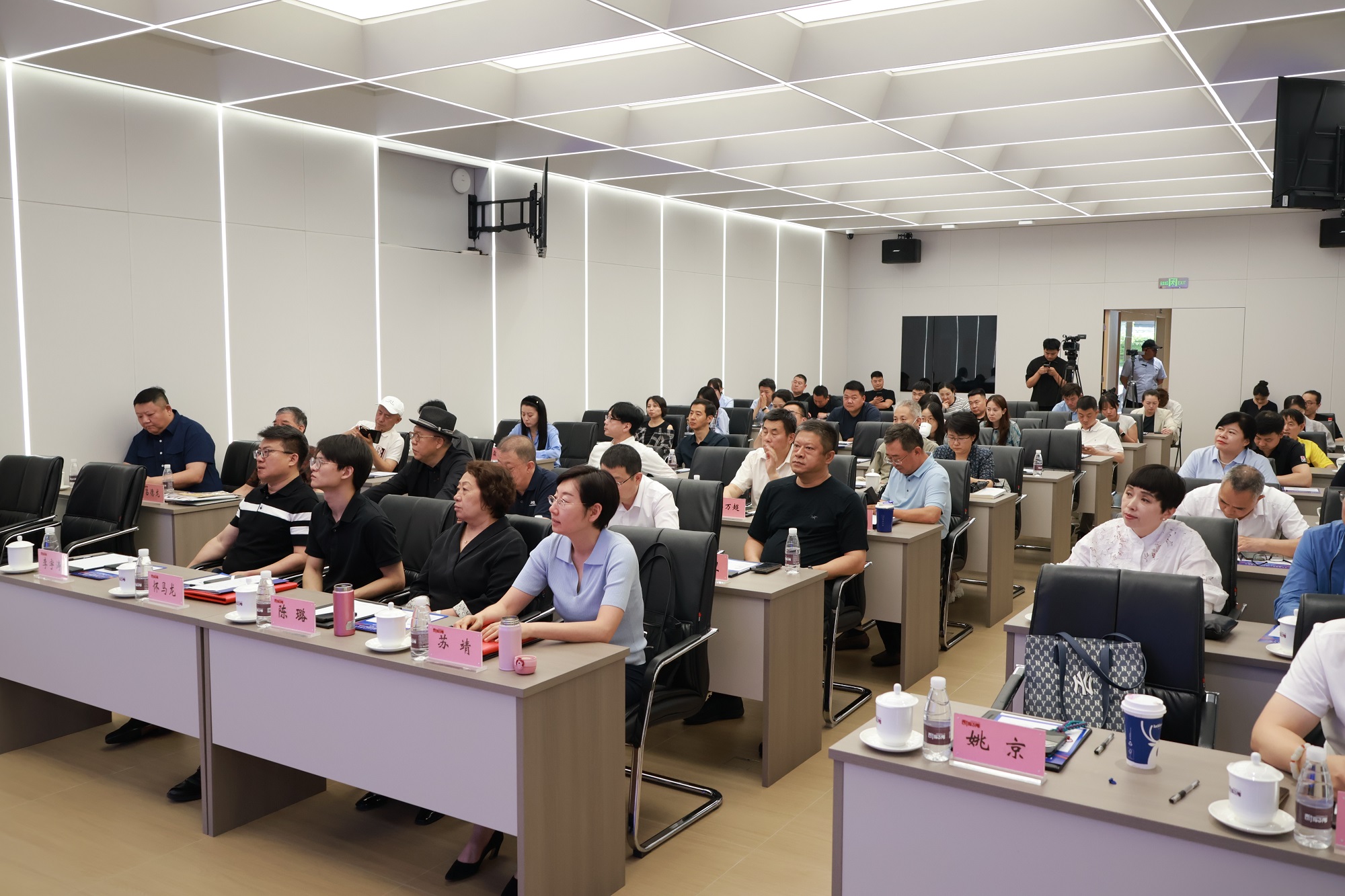 科技赋能文化创新，融合驱动产业升级 ｜【千企智汇 31 号】产业创新大会——"千人进千企" 行动暨"科技驱动下文化产业的创新与融合发展" 圆桌对话成功举办