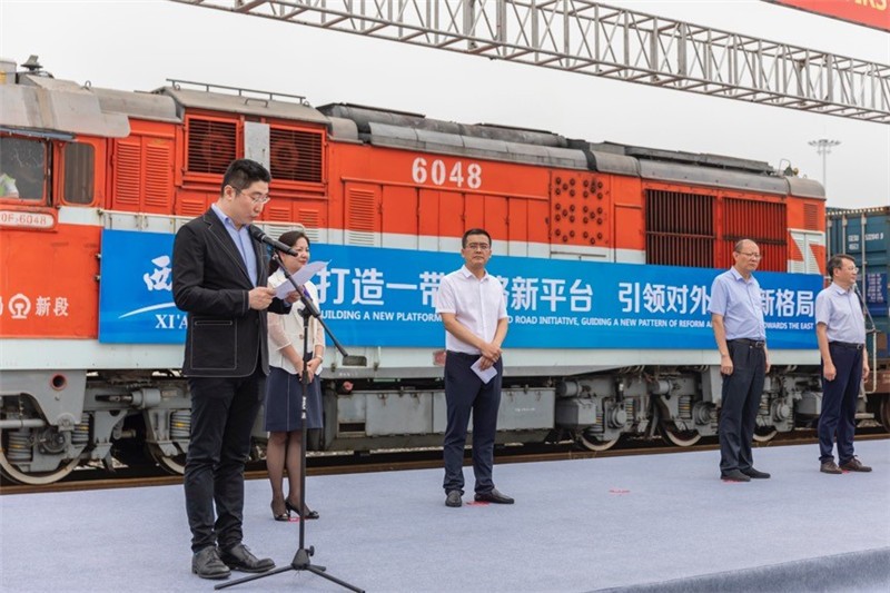 全国首批出口二手车在西安正式启运，优信开启海外业务全新起点