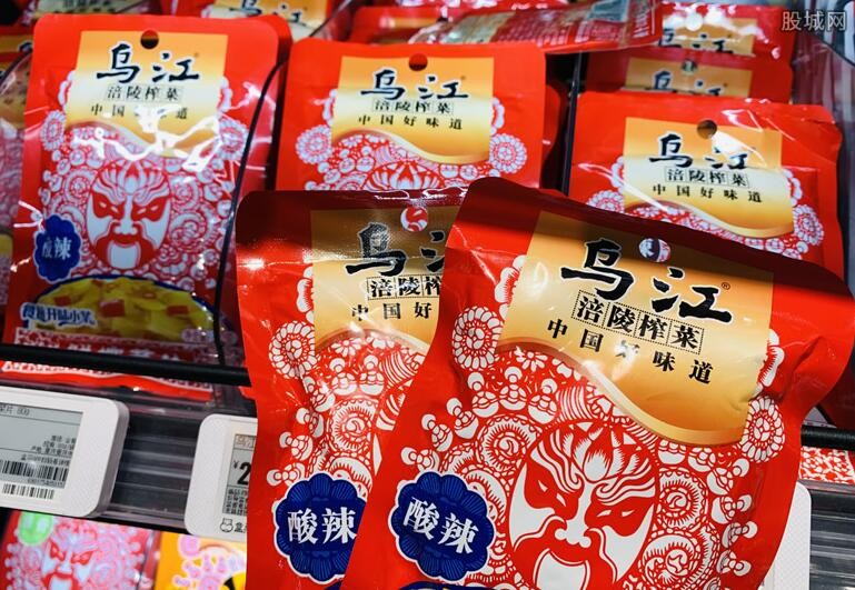 业绩承压的同时股价"跌跌不休" 涪陵榨菜扛不住涨价了
