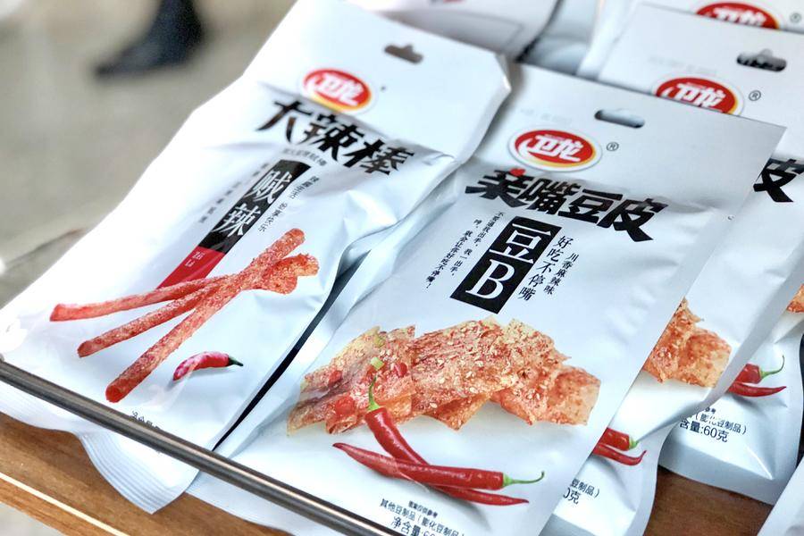 卫龙上市再近一步 火爆辣条生意藏产品和渠道单一隐忧