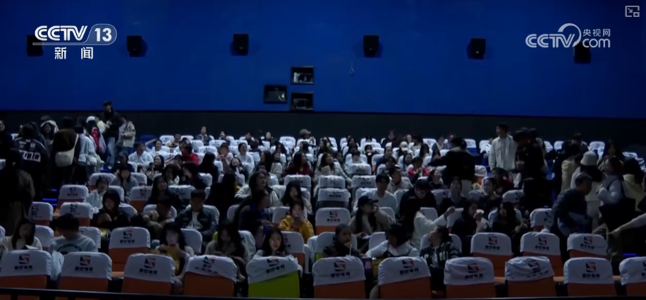 开年电影市场“新”观察·按下“启动键”！透过10亿元票房看消费市场活力足、潜力大