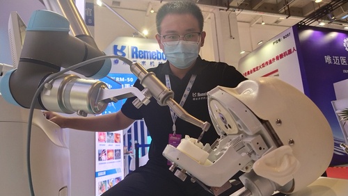 柏惠维康两款手术机器人惊艳亮相世界机器人大会