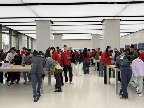 新国补落地叠加厂商促销 上海手机市场新春喜洋洋