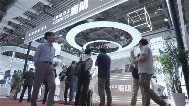 颠覆性突破！Lumos鹿明机器人具身智能家族WRC 2025全球首秀