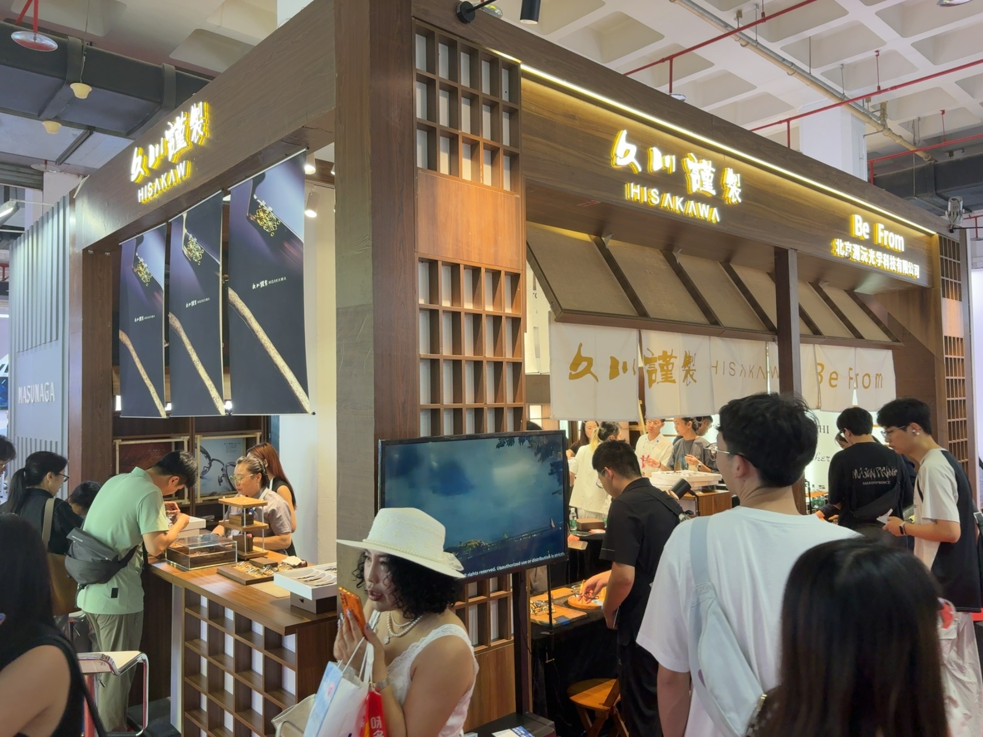 2025 中国国际眼镜业展览会：久川謹製（HISAKAWA）展区尽显日式匠心，高端眼镜设计引发潮流共鸣