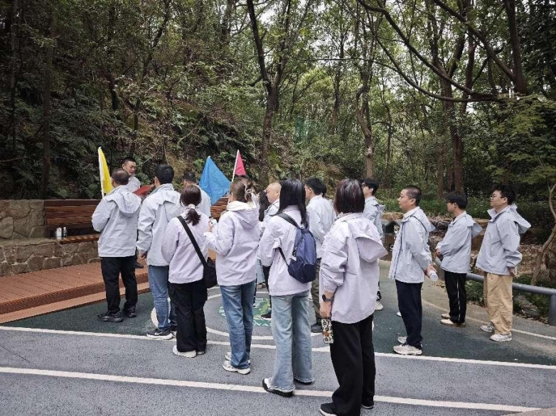 中建商砼无锡公司开展“砼心向党·强企有我”职工登山活动